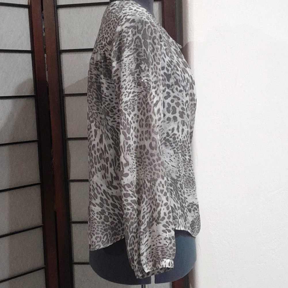Jennifer Lopez Grey Cheetah Print Long Sleeve Flowy Blouse with Neck Tie Large - Picture 3 of 6
